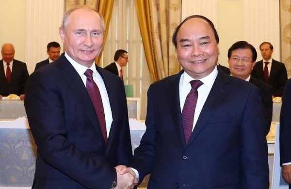 Chùm ảnh: Thủ tướng Nguyễn Xuân Phúc hội kiến Tổng thống Nga...