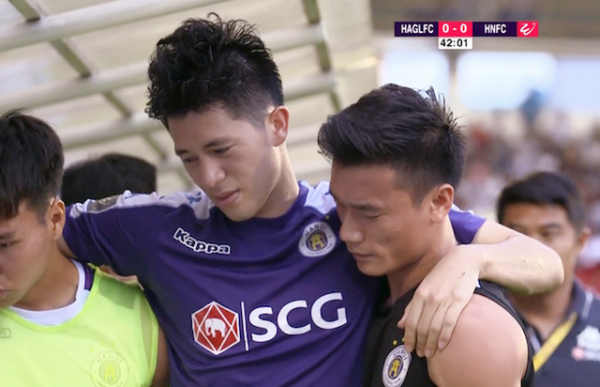 Trung vệ Đình Trọng dính chấn thương ngay trước ngày đội tuyển Việt Nam sang Thái Lan dự King's Cup.