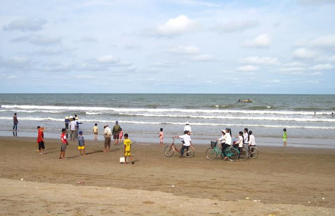 Khu vực bãi biển Hải Tiến - nơi xảy ra sự việc. Ảnh: Nguyễn Dương.