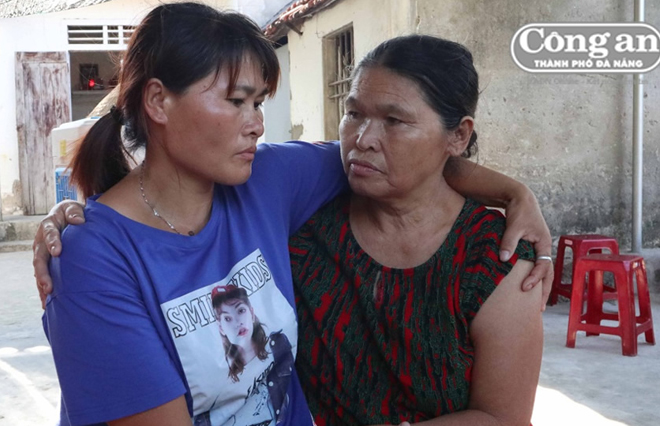 Nghệ An: Một phụ nữ được đoàn tụ với gia đình sau 24 năm bị lừa bán