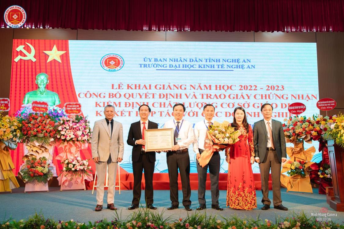 Trường Đại học Kinh tế Nghệ An nhận Giấy chứng nhận kiểm định chất lượng cơ sở giáo dục đại học