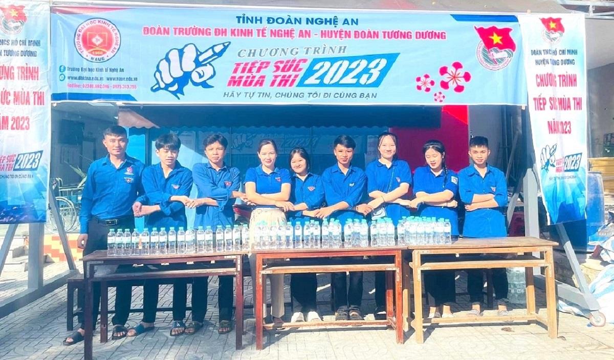 Đoàn Trường Đại học Kinh tế Nghệ An chung tay tiếp sức mùa thi 2023