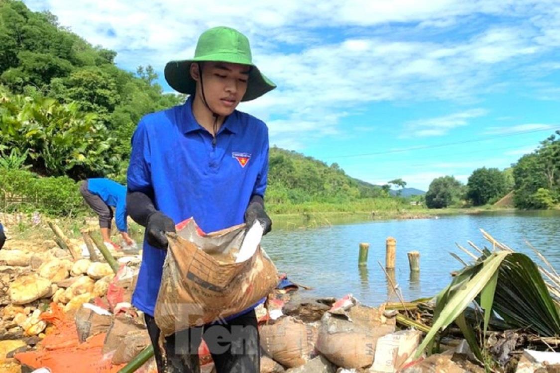 Mùa hè xanh: Hành trình trải nghiệm và cống hiến sức trẻ của sinh viên NAUE