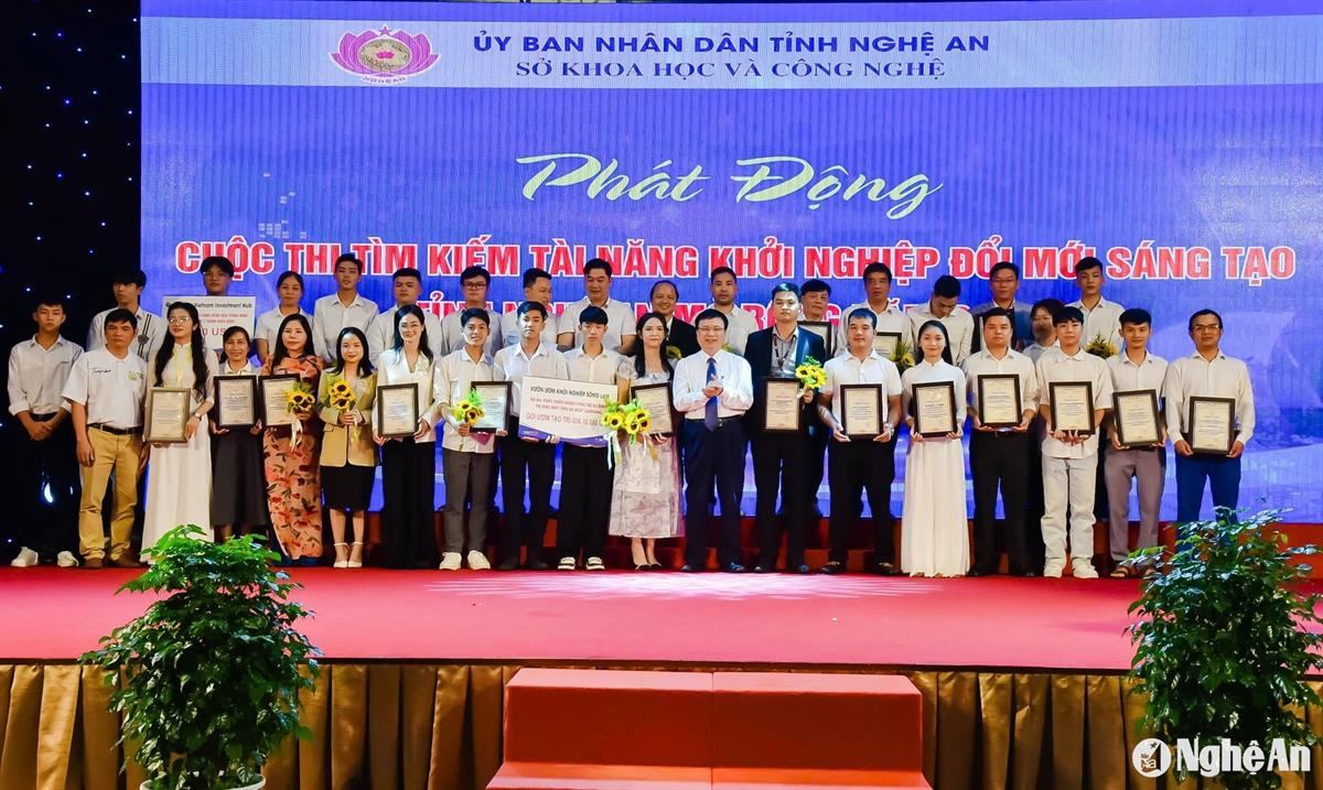 Cổ vũ và lan tỏa những nỗ lực và thành công của các bạn sinh viên với tinh thần khởi nghiệp, đổi mới sáng tạo.