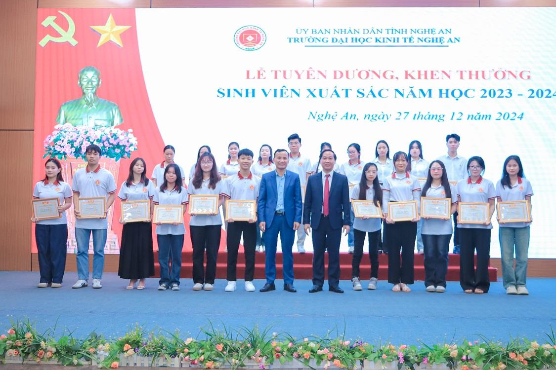 Hội nghị đối thoại giữa Hiệu trưởng Nhà trường với sinh viên năm học 2024-2025