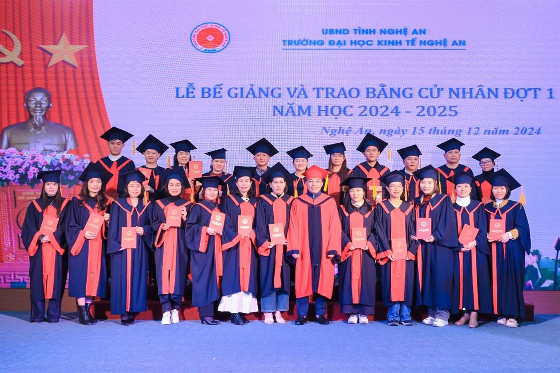 Lễ Bế Giảng và trao bằng tốt nghiệp cho cử nhân hệ liên thông và văn bằng 2 ngành kế toán đợt 1 năm 2024