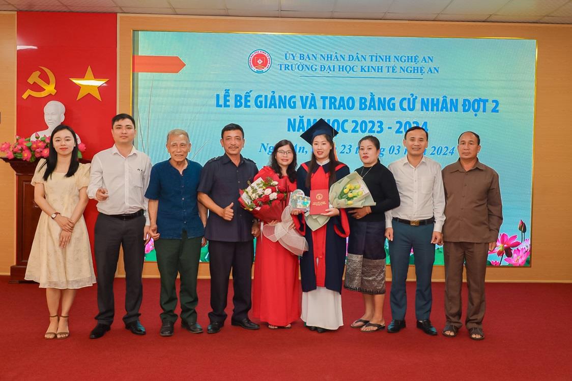 Những cảm xúc đặc biệt trong buổi Lễ nhận bằng tốt nghiệp