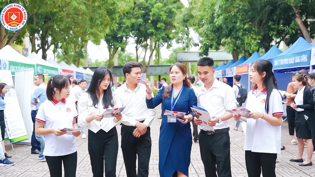 Bản mô tả Chương trình đào tạo đại học chính quy ngành Kinh tế năm 2022