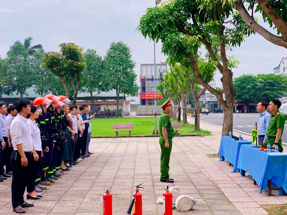 Diễn tập công tác Phòng cháy, chữa cháy và cứu nạn cứu hộ cho cán bộ, giảng viên và sinh viên năm 2024