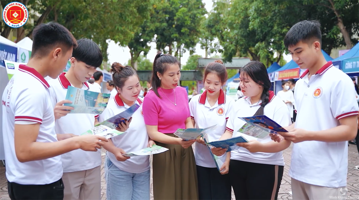 Báo cáo kết quả khảo sát cựu sinh viên về tình hình việc làm và đánh giá chất lượng chương trình đào tạo năm 2024