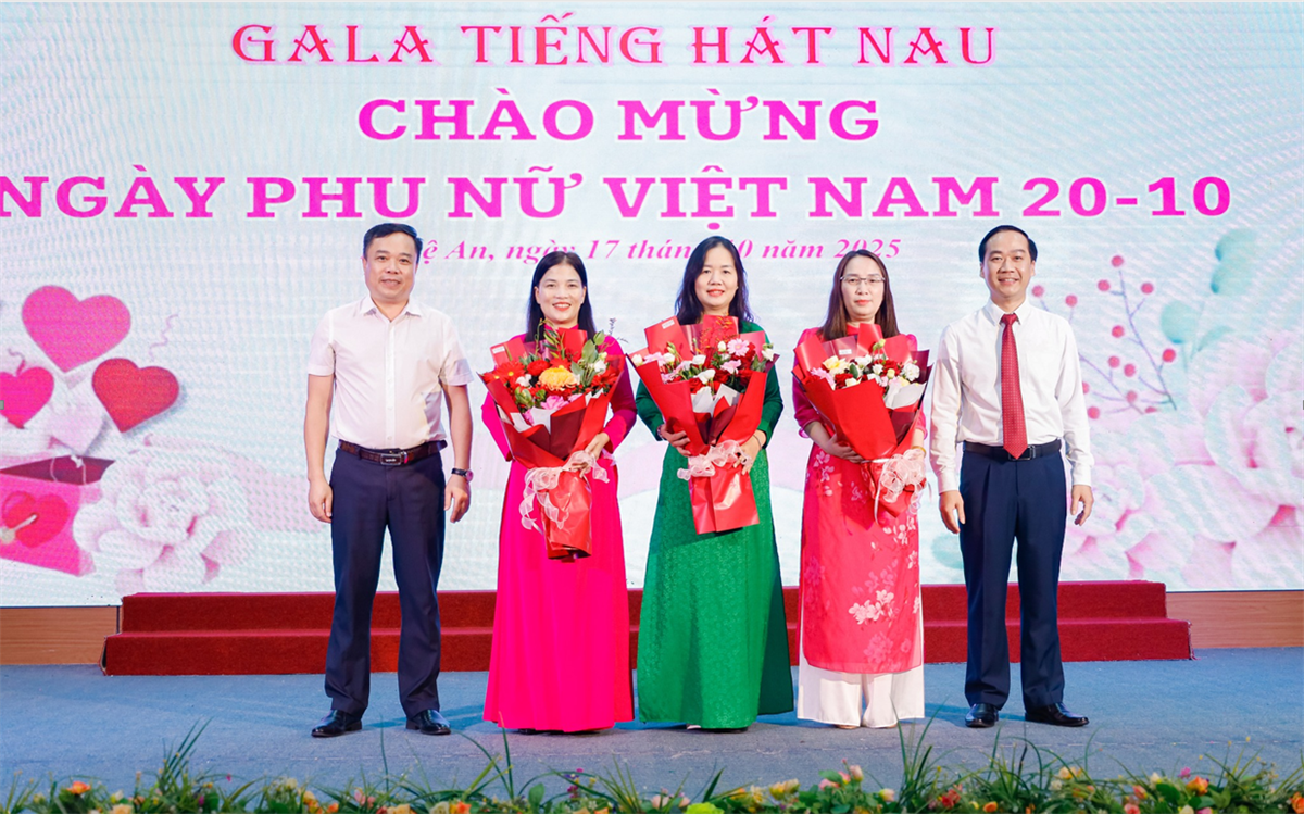 CÔNG ĐOÀN TRƯỜNG TƯNG BỪNG TỔ CHỨC GALA “TIẾNG HÁT NAU” CHÀO MỪNG NGÀY PHỤ NỮ VIỆT NAM 20/10