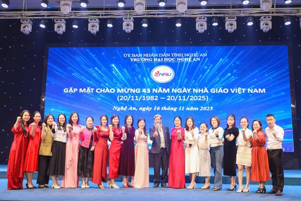 GẶP MẶT CHÀO MỪNG 43 NĂM NGÀY NHÀ GIÁO VIỆT NAM (20/11/1982 – 20/11/2025)