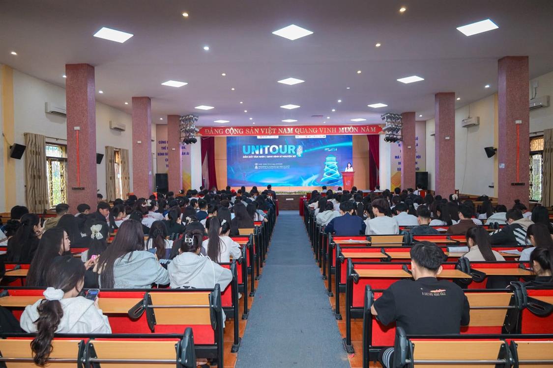 XÂY DỰNG DẤU ẤN CÁ NHÂN – CHÌA KHÓA MỞ CÁNH CỬA NGHỀ NGHIỆP  TRONG CHƯƠNG TRÌNH UNITOUR 2025