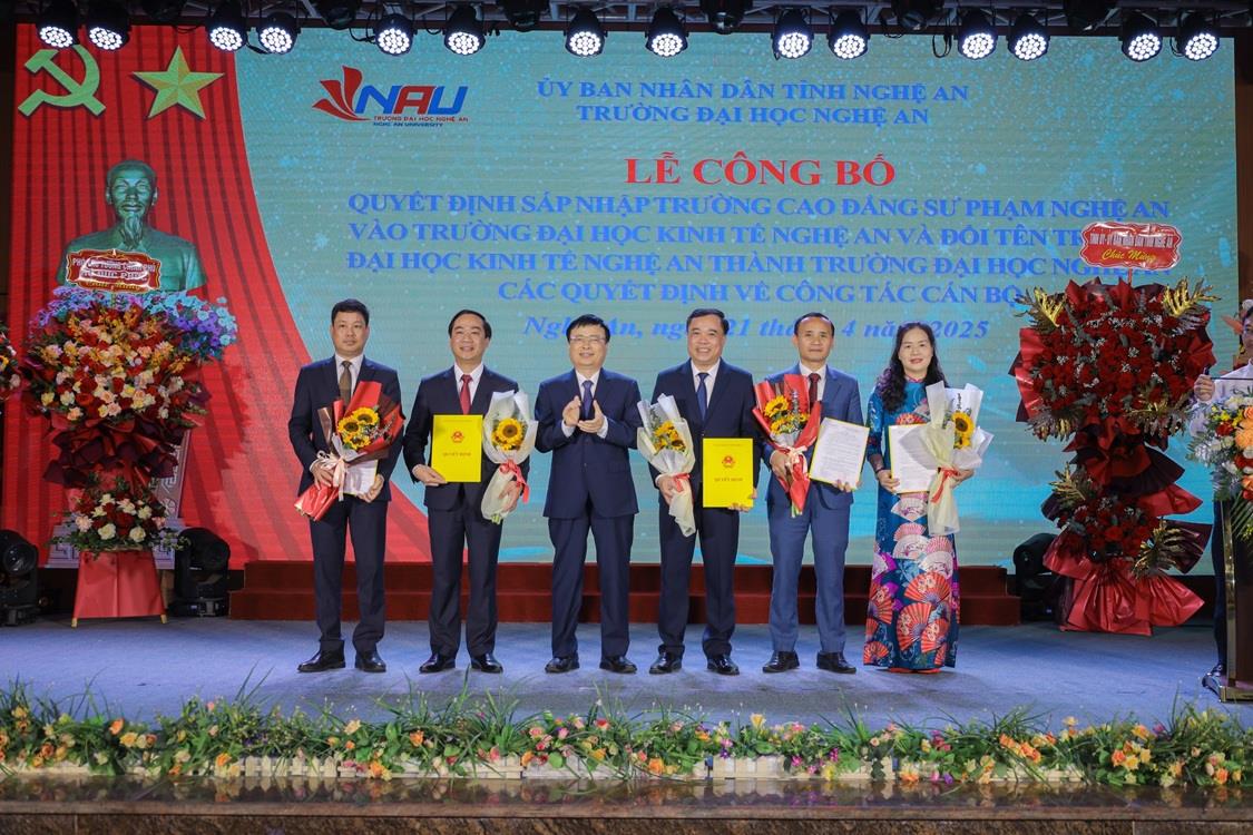 Chúc mừng Ban Lãnh đạo Trường Đại học Nghệ An trên hành trình chuyển mình mạnh mẽ