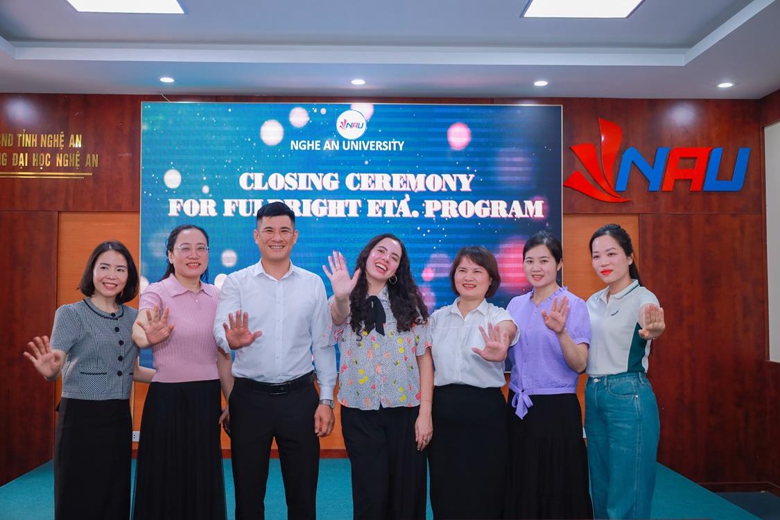 Tổng kết và chia tay cô Isabella Alexandria Marrins – Trợ giảng tiếng anh chương trình Fulbright tại Trường DDại học Nghệ An
