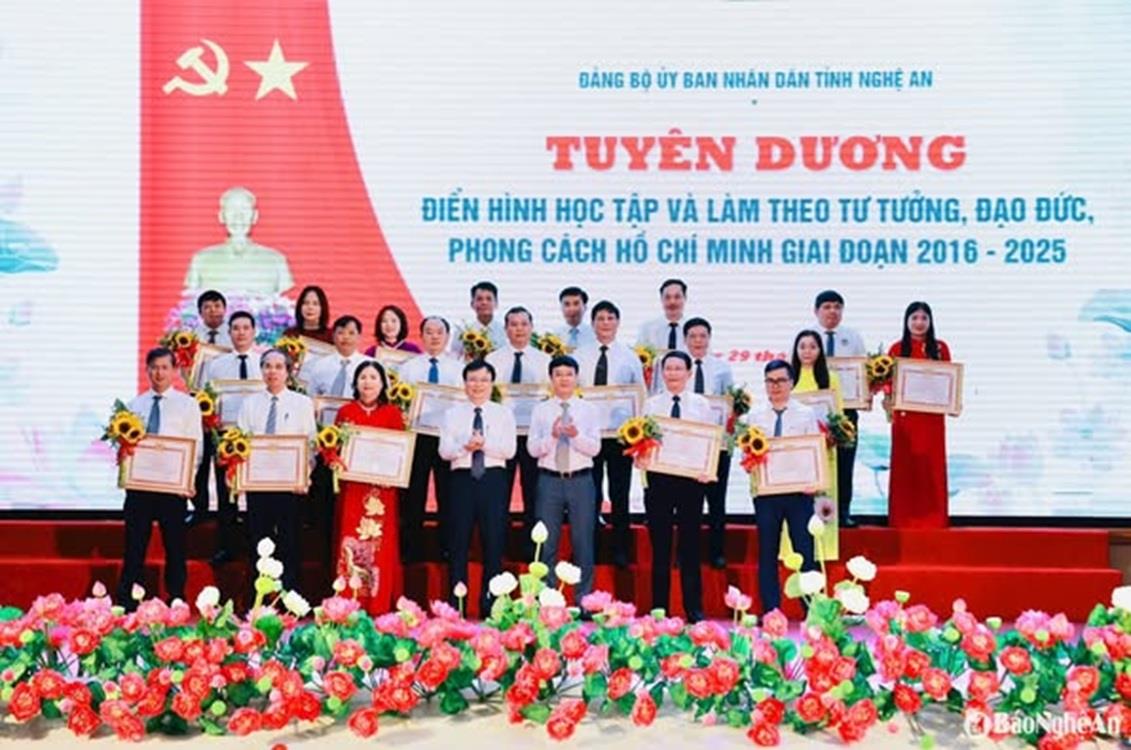 Tuyên dương các điển hình học tập và làm theo Bác giai đoạn 2016 – 2025