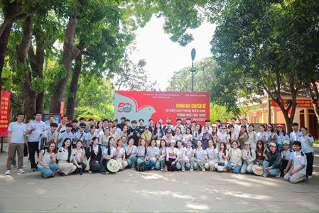 Đoàn Lưu học sinh Lào trường Cao đẳng Sư phạm Nghệ An tham quan dã ngoại tại Quê Bác (Nam Đàn, Nghệ An)