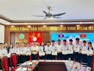 Lễ bế giảng lớp đào tạo Tiếng việt cho Lưu học sinh nước CHDCND Lào năm học 2024-2025