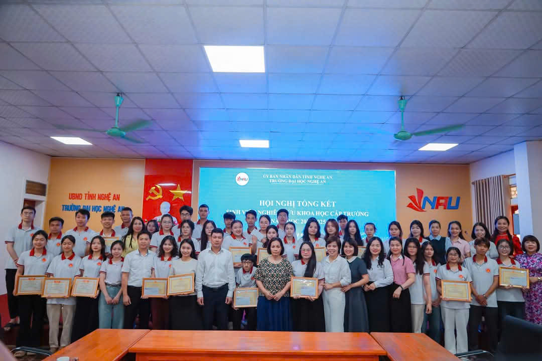 VINH DANH SINH VIÊN XUẤT SẮC ĐẠT GIẢI NGHIÊN CỨU KHOA HỌC CẤP TRƯỜNG NĂM HỌC 2024–2025