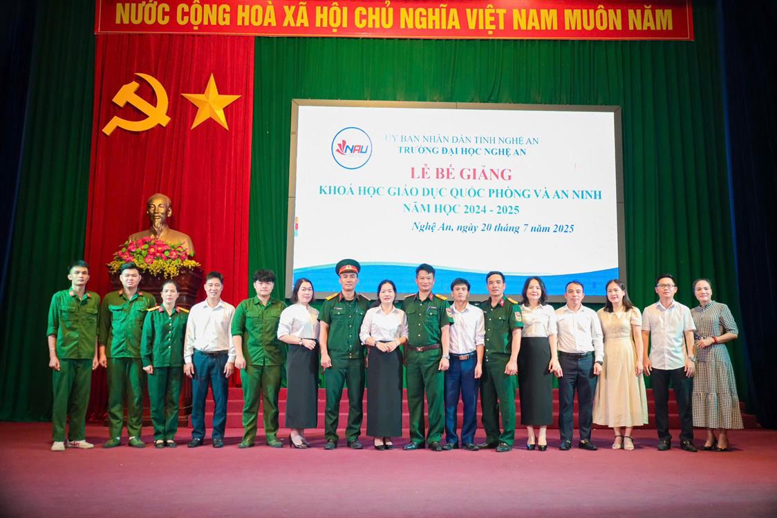 Lễ Bế mạc khóa học Giáo dục Quốc phòng và An ninh sinh viên Khóa 10- năm học 2024-2025 Trường Đại học Nghệ An