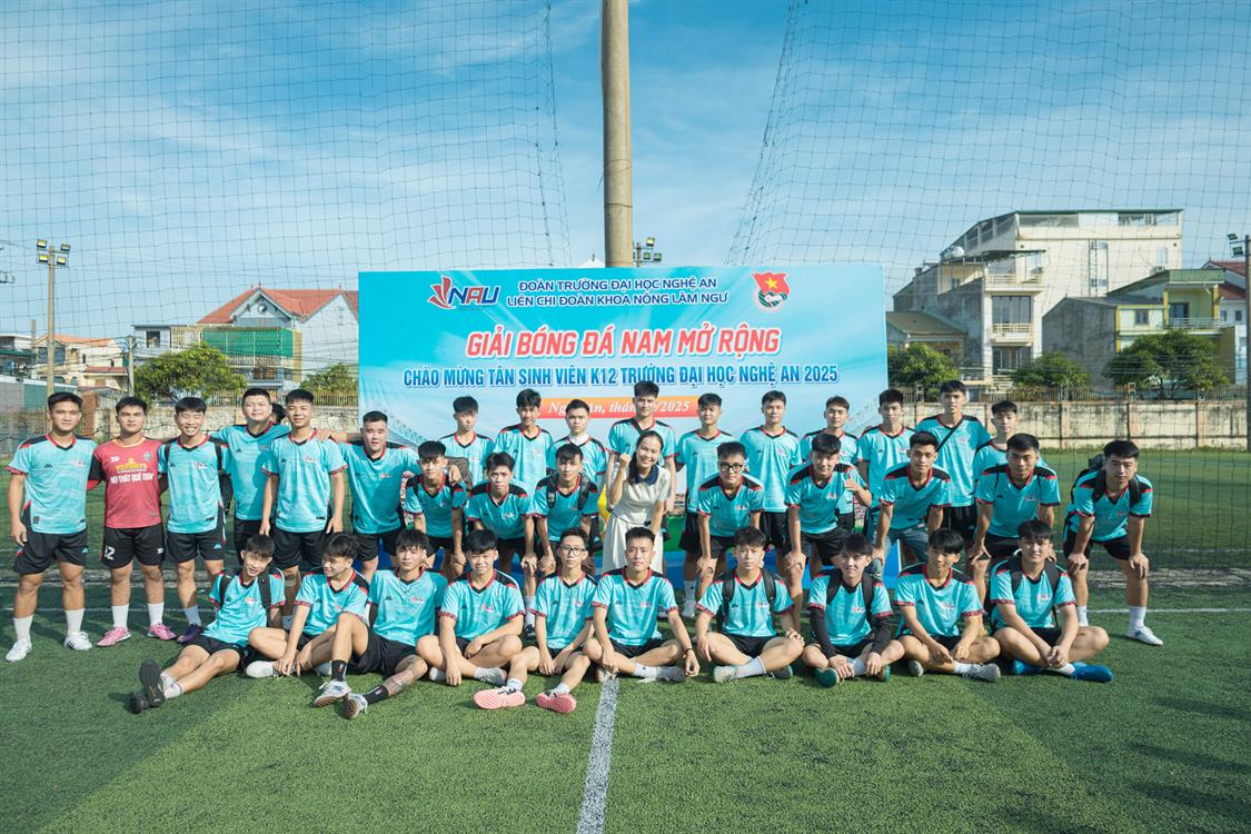 Khi tinh thần sinh viên Kinh tế – Quản trị Kinh doanh bùng cháy cùng bóng đá