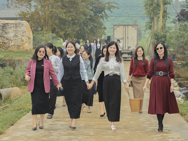 KHOA KINH TẾ – QUẢN TRỊ KINH DOANH TỔ CHỨC HOẠT ĐỘNG THAM QUAN, THỰC TẾ TẠI CÁC DOANH NGHIỆP 