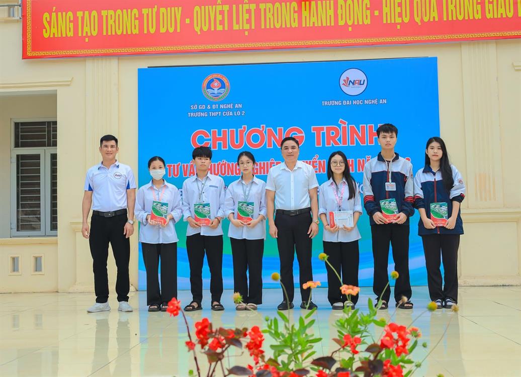 KHOA KINH TẾ – QUẢN TRỊ KINH DOANH ĐỒNG HÀNH CÙNG SĨ TỬ VỮNG BƯỚC TƯƠNG LAI