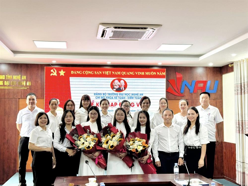 Lễ kết nạp Đảng cho sinh viên khoa Kế toán - Kiểm toán 2026