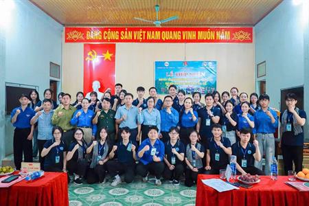MÀU ÁO XANH LAN TỎA TẠI BẢN CAN, XÃ TAM THÁI – SINH VIÊN KHOA TIỂU HỌC CHUNG TAY VÌ CỘNG ĐỒNG