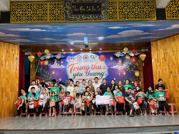 Công đoàn Trường Đại học Nghệ An trao gửi yêu thương đến trẻ em yếu thế trong mùa Trung Thu 2026