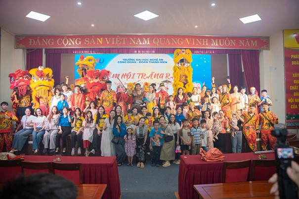 Công đoàn và Đoàn Thanh niên tổ chức thành công Đêm Hội Trăng Rằm 2026