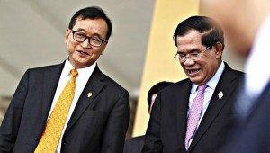 Ông Hun Sen (phải) đòi ông Sam Rainsy (trái) bồi thường 1 triệu USD vì tội phỉ báng