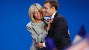 Phu nhân Tổng thống Pháp nói về mối tình với người chồng kém 25 tuổi
