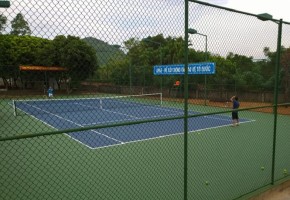 Hà Tĩnh: Trường tiểu học đầu tư sân tennis cho cán bộ huyện giải...