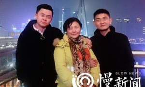 Bà Zhu bên con trai giả (trái) và con trai thật (phải).