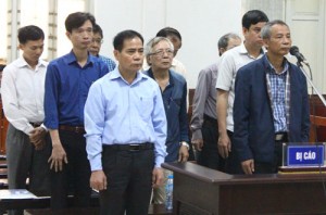 Các bị cáo tại TAND Hà Nội. Ảnh: Việt Dũng