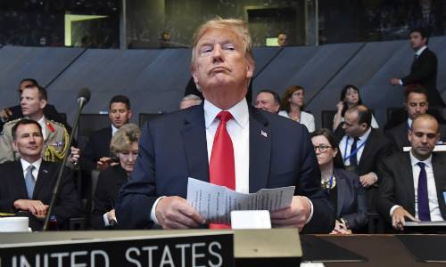 Tổng thống Mỹ Donald Trump tham dự hội nghị thượng đỉnh NATO tại Brussels hôm 11/7. Ảnh: AP.