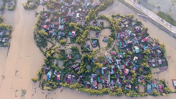 Hình ảnh cơn lũ ngày 12/10/2017 làm ngập nhiều làng xóm ở Hưng Nguyên. Ảnh tư liệu