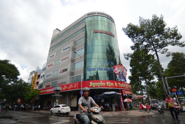 Siêu thị điện máy Nguyễn Kim đang bị cơ quan thuế cưỡng chế tài khoản để thu hơn 148 tỉ đồng - Ảnh: QUANG ĐỊNH