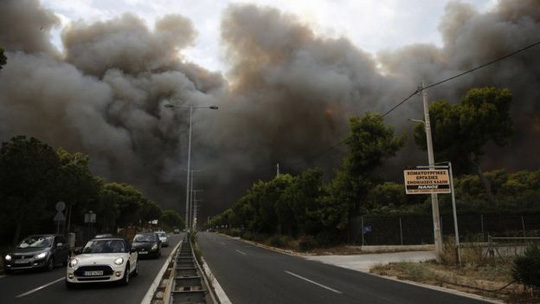 Cháy rừng Hy Lạp: Hàng chục người vượt không nổi biển lửa, chết...