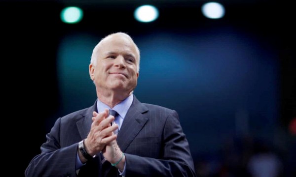 Gia đình McCain không màng tới phản ứng của Trump