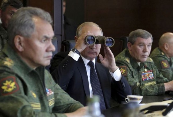 Tổng thống Nga Putin sa thải 15 viên tướng ngay trước tập trận...