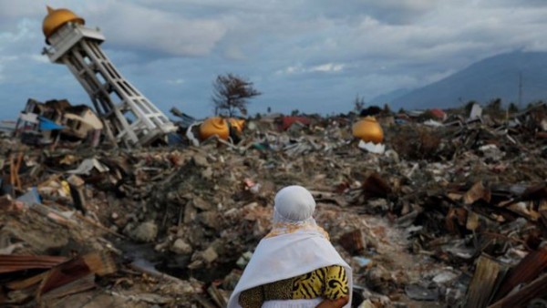 Thảm họa động đất/sóng thần Indonesia: Hơn 1.700 người chết,...