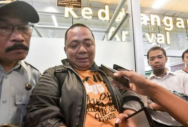Rơi máy bay Indonesia: Quan chức thoát chết vào phút chót vì tắc...