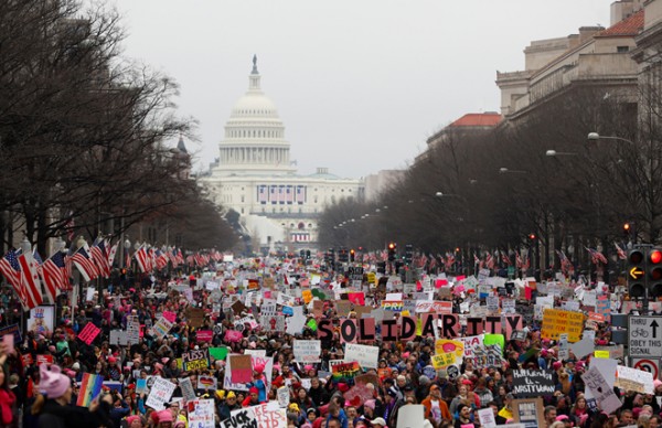 Hàng trăm nghìn người tham gia đại biểu tình phản đối Trump