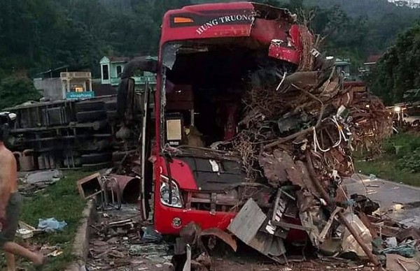 Hiện trường tai nạn kinh hoàng khiến 40 người thương vong ở Hòa...