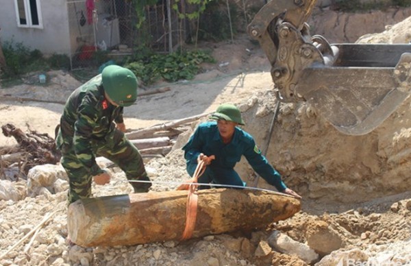 Phát hiện, tiêu hủy an toàn quả bom sát thương nặng 350kg tại Nghệ An