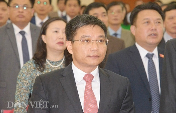 Ông Nguyễn Văn Thắng, cựu Chủ tịch HĐQT Vietinbank đã chính thức được bầu làm Chủ tịch UBND tỉnh Quảng Ninh.