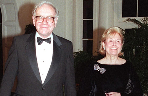 Warren Buffett: Vụ đầu tư quan trọng nhất là chọn đúng bạn đời