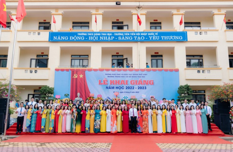 Trường THCS Đặng Thai Mai (Vinh- Nghệ An): Khai trường- Mở đầu...